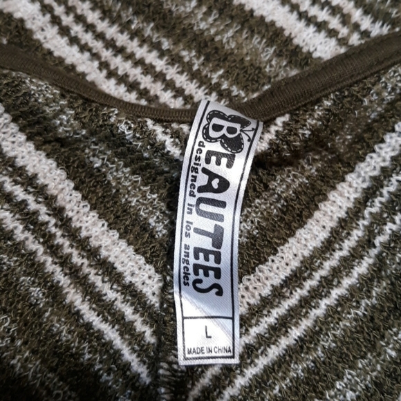 Beauties large cardigan - Picture 2 of 2